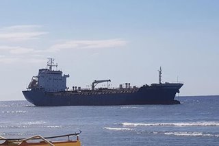 Oil tanker mula Brunei, sumadsad sa pampang ng Patar Beach