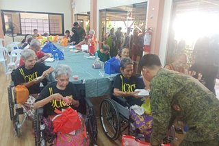 Soldiers spread early Christmas cheers to elderly in Zamboanga