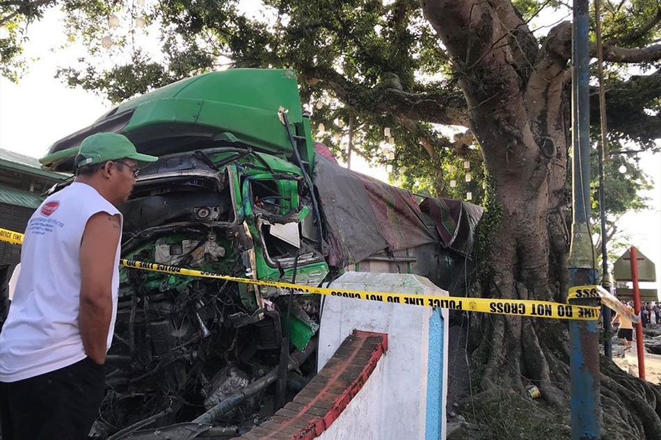 2 Patay, 30 Sugatan Sa Pag-araro Ng Truck Sa Cavite | ABS 