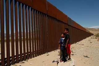 Trump threatens to shut Mexico border, again