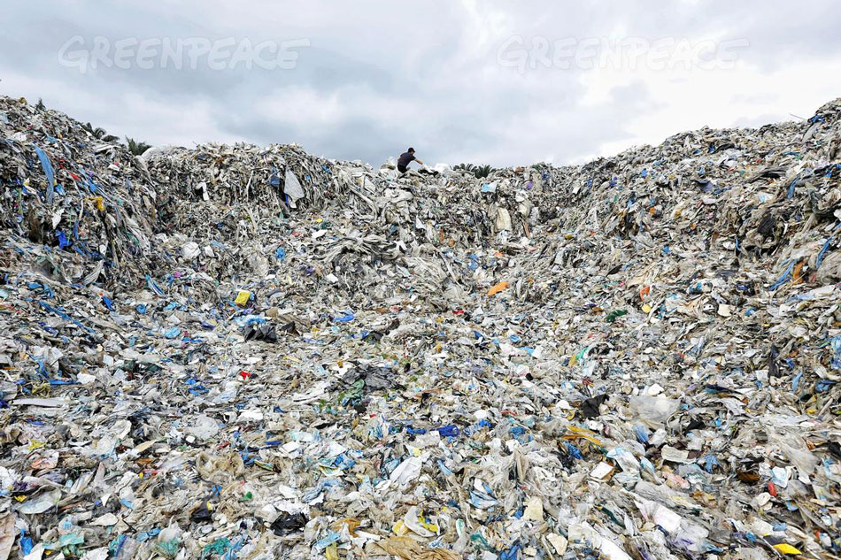 Dumping plastic waste in Asia found destroying crops and health 1