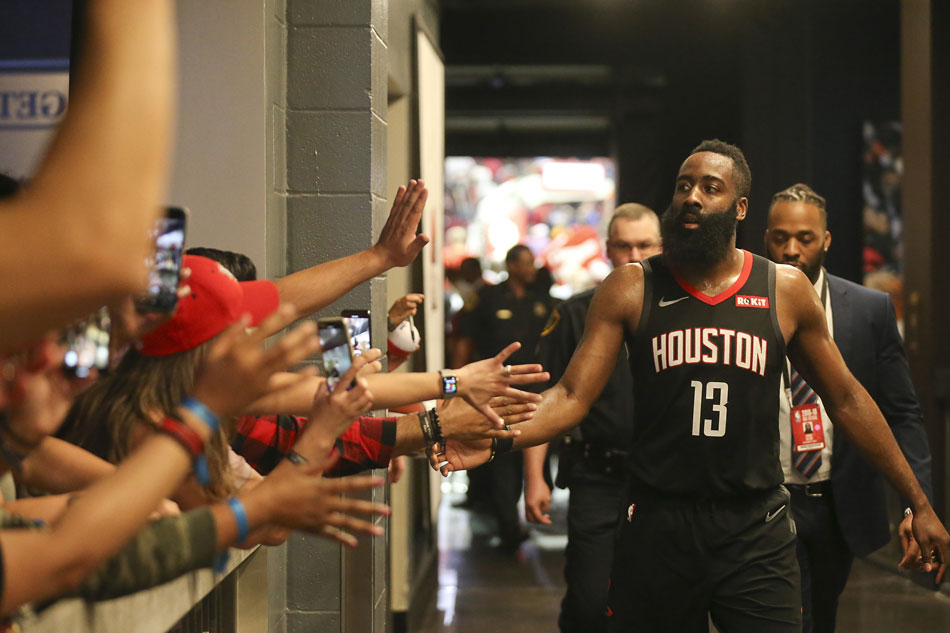 Harden ties career best with 61, Rockets beat Spurs