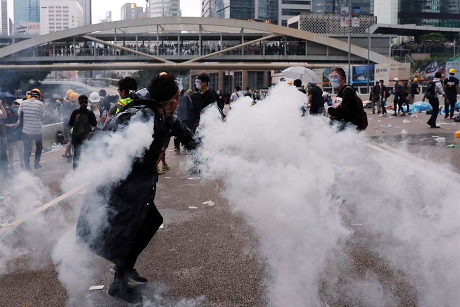 Hong Kong police fire rubber bullets, tear gas on protesters | ABS-CBN News