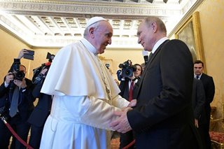 Putin meets Pope Francis, ‘welcoming’ populist gov’t during Italy trip