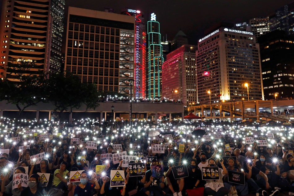 Thousands of Hong Kong civil servants defy government to join protests 1
