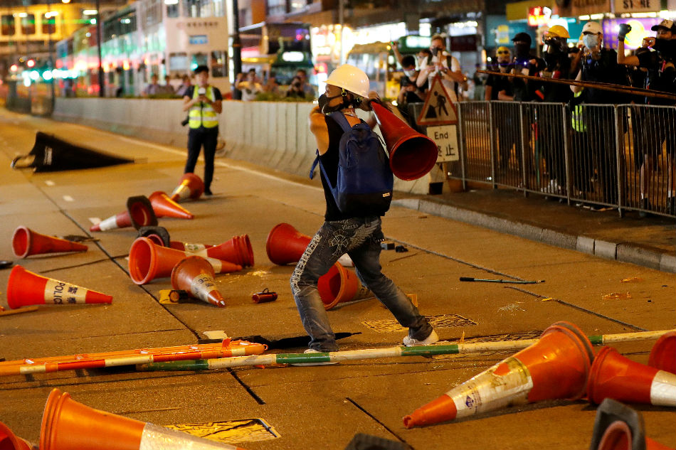 Hong Kong unrest spreads as leader warns city on brink 1