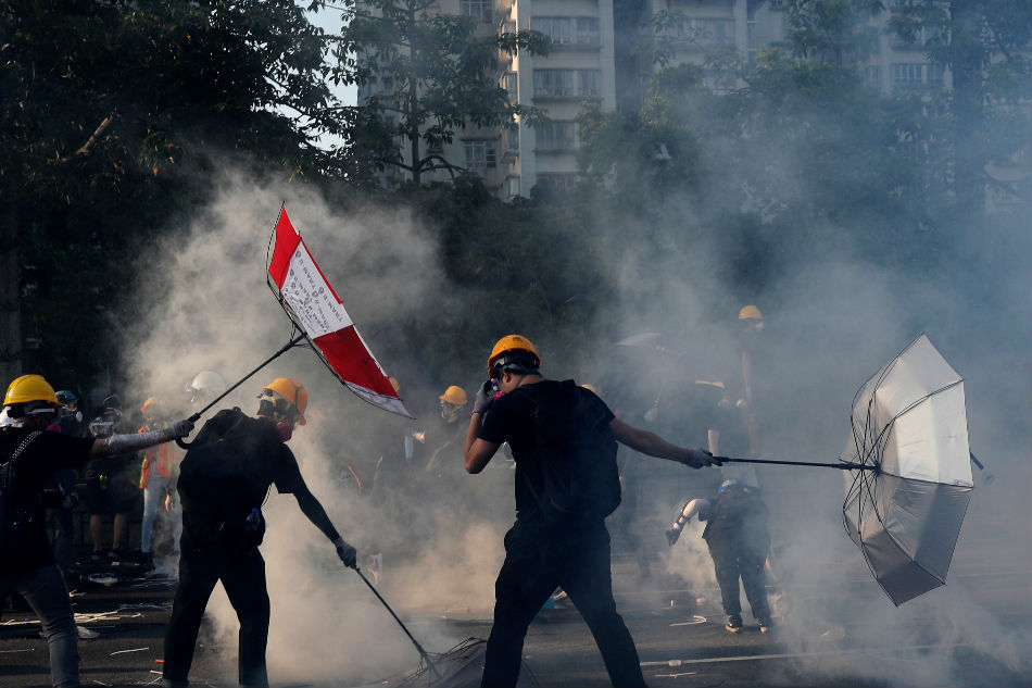 China warns Hong Kong protesters of &#39;dangerous abyss&#39; 1