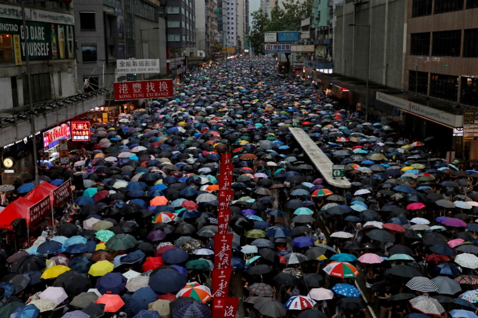 Hundreds of thousands join Hong Kong protests despite heat and heavy rain 1