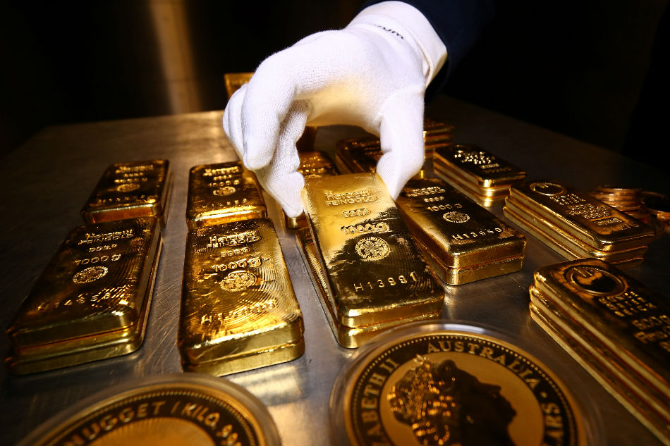 Gold, US Treasuries rise as recession, trade fears rattle investors