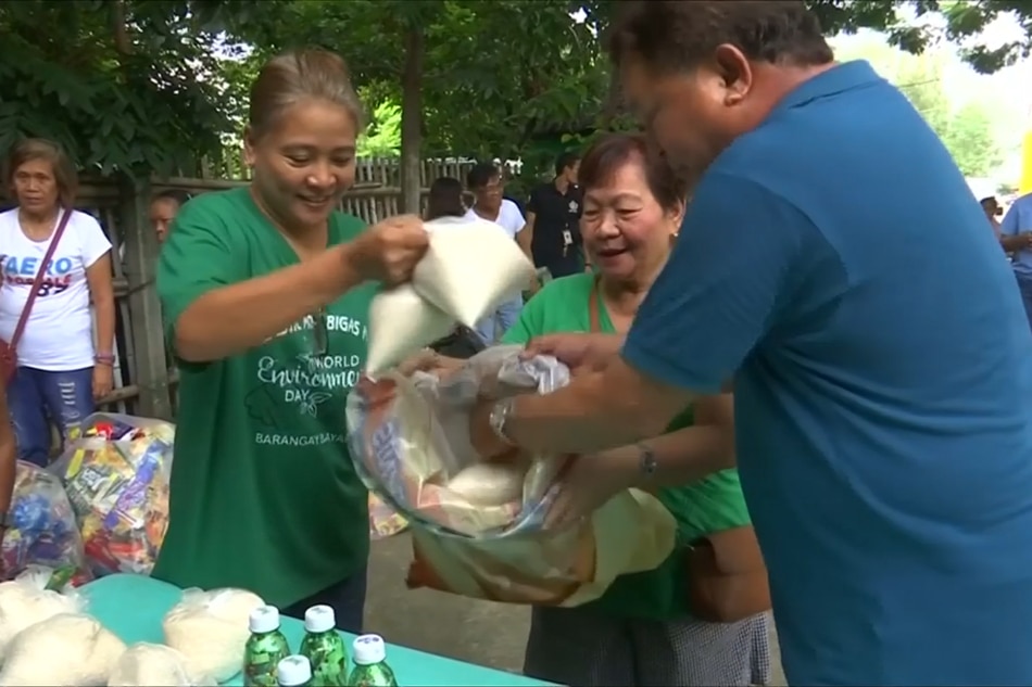 Villagers swap trash for rice in fight against plastics in Muntinlupa 1