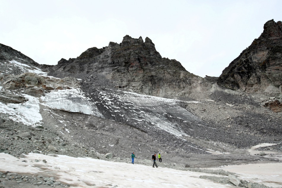 Climate activists hold event to mark vanishing Swiss glacier 1