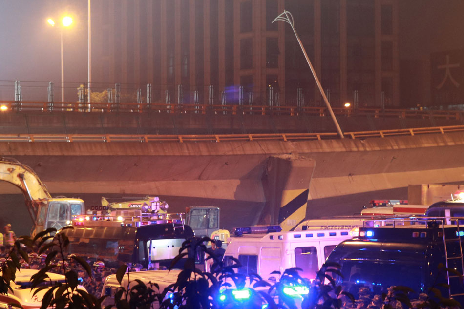 China overpass collapse crushes vehicles, killing 3