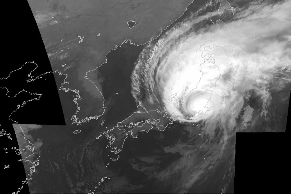 Super typhoon Hagibis makes landfall on Japan&#39;s main island 1