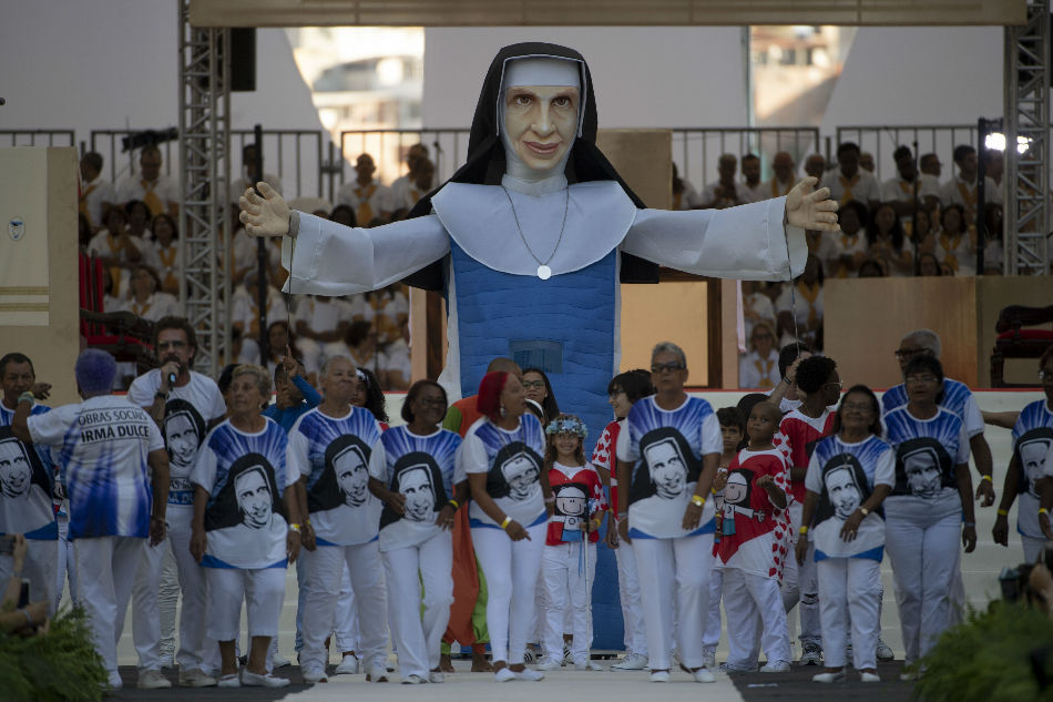 Thousands Of Catholic Faithful In Brazil Celebrate First Female Saint Abs Cbn News