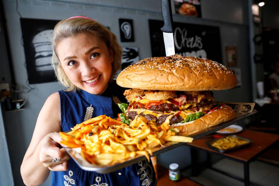 10,000-calorie challenge: Can you finish Bangkok's 'biggest burger
