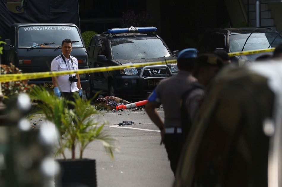1 dead, 6 injured in suicide bombing at Indonesian police station 1