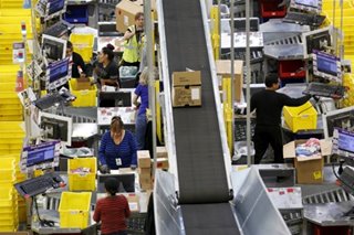 Top US retailers absorb tariff pressure ahead of holiday shopping season