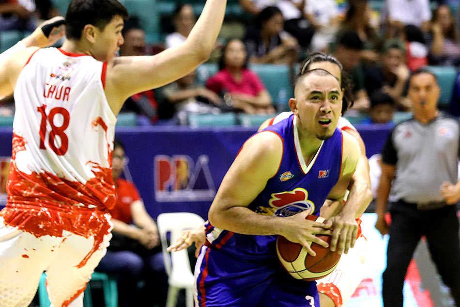 Pba Magnolia Downs Phoenix As Hotshots Welcome Back Marc Pingris Abs Cbn News