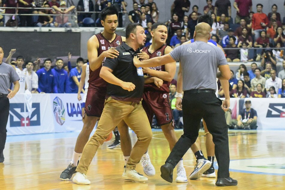 SLIDESHOW: Ateneo-UP clash, the center of local hoops on Sunday 11