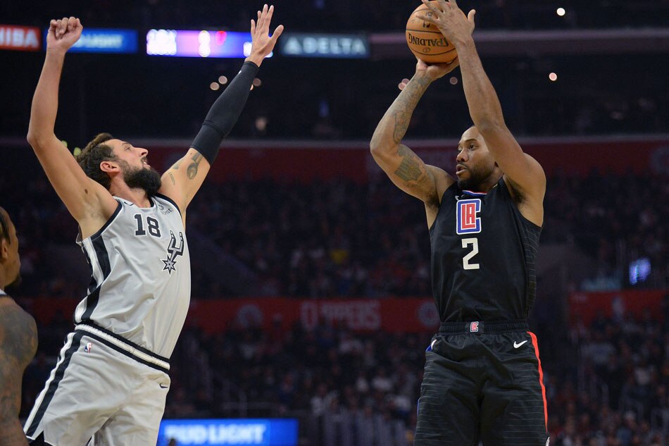 Leonard shines against former team in Clippers win 1