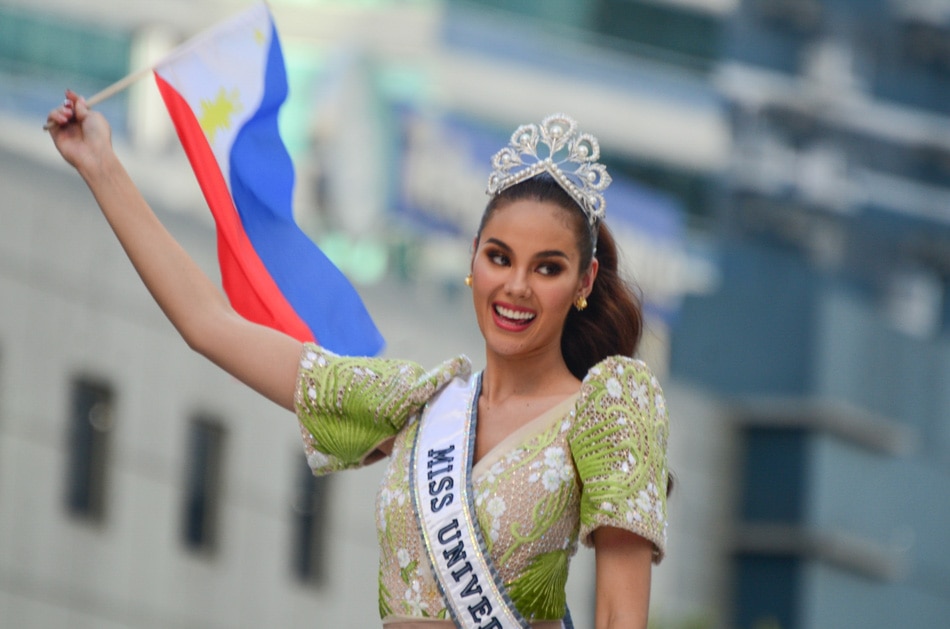 IN PHOTOS: &#39;Tireless&#39; Catriona Gray takes to the streets of pageant-crazy Manila 21