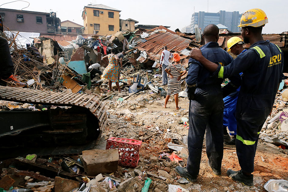 Woman loses 5 children in Lagos school building collapse
