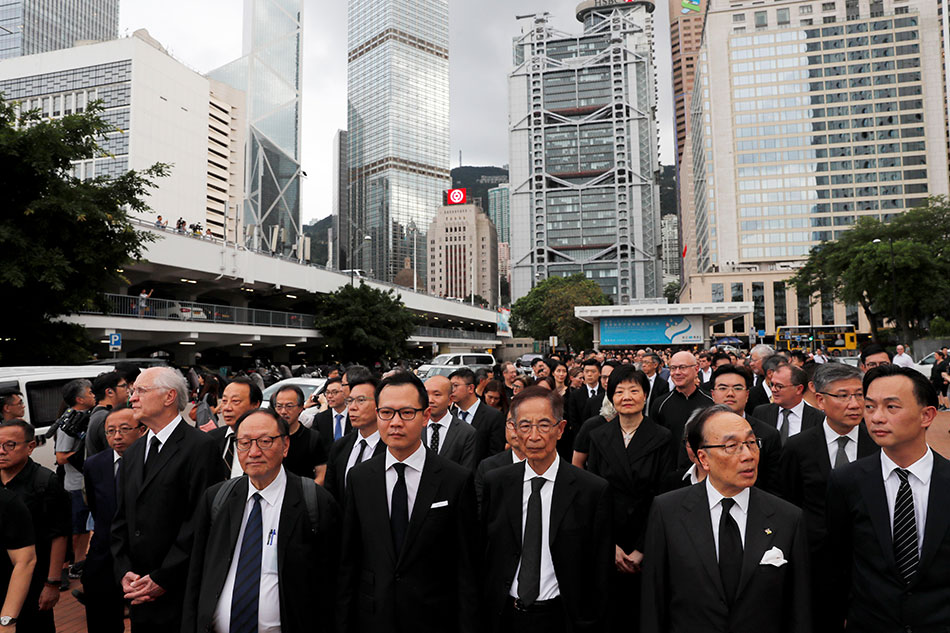 thousands-of-hong-kong-lawyers-march-against-china-extradition-plans