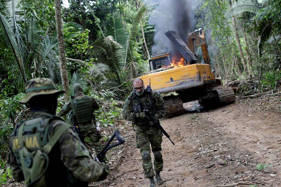 Brazil Agents Raid Illegal Miners In Amazon As Environmental ...