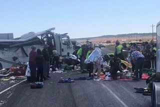 4 dead after bus carrying Chinese tourists crashes in Utah