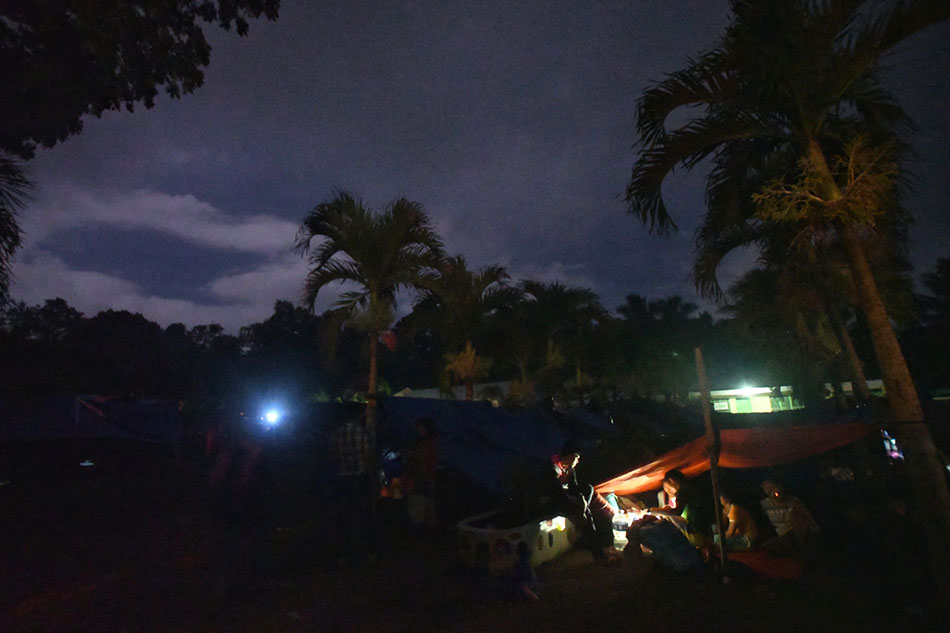 Former OFW loses home in Mindanao quake, ends up in tent 4