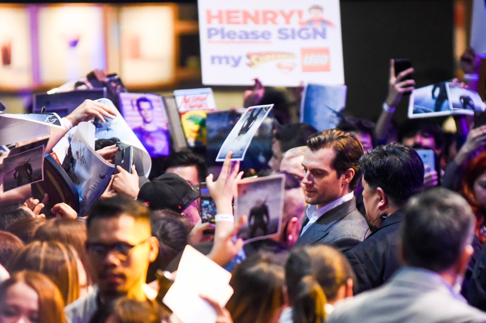 IN PHOTOS: ‘The Witcher’ star Henry Cavill meets fans in Manila 10