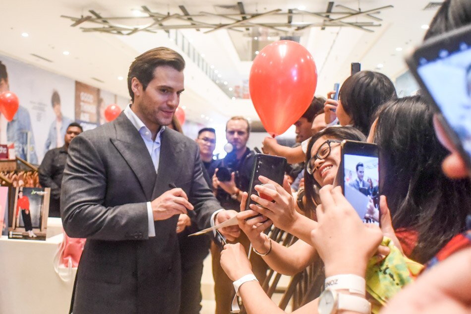 IN PHOTOS: ‘The Witcher’ star Henry Cavill meets fans in Manila 5