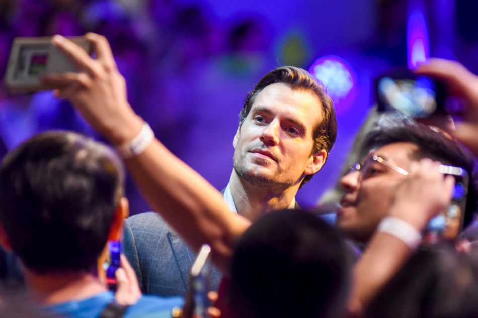IN PHOTOS: ‘The Witcher’ star Henry Cavill meets fans in Manila 8