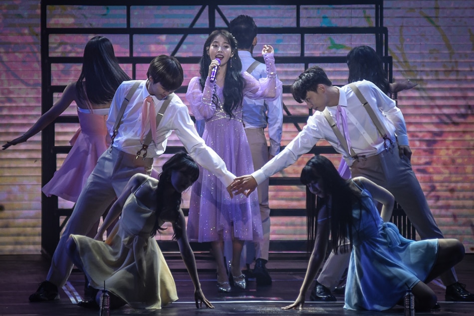 Korean star IU falls in love with crowd in first PH concert 2