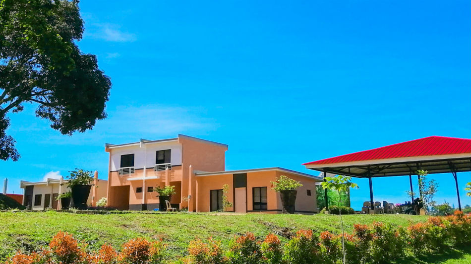 This housing developer offers contemporary homes in Laguna 1