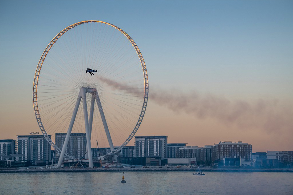 Jetman Stuns With Iron Man Style Flight Over Dubai Abs Cbn News