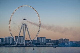 'Jetman' stuns with Iron Man-style flight over Dubai