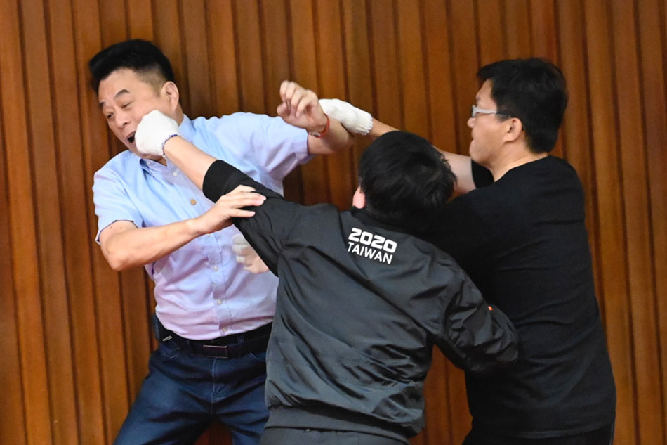 Taiwan lawmakers scuffle in parliament