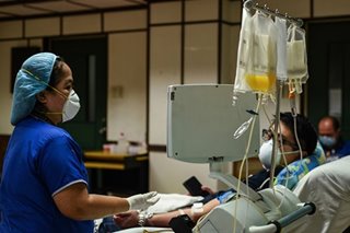 US health official apologizes for touting false plasma data
