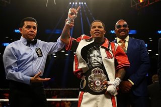 Boxing: Davis grabs WBA belt with spectacular 6th round KO of Santa Cruz