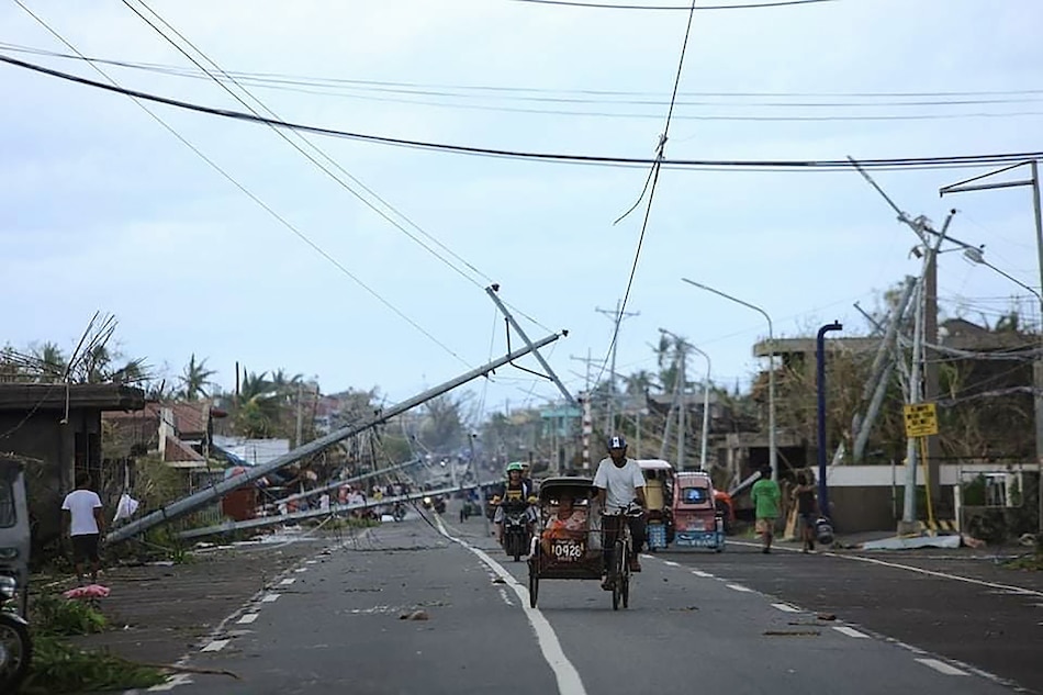 Bicol region still without power as &#39;Rolly&#39; downed transmission lines: DOE 1