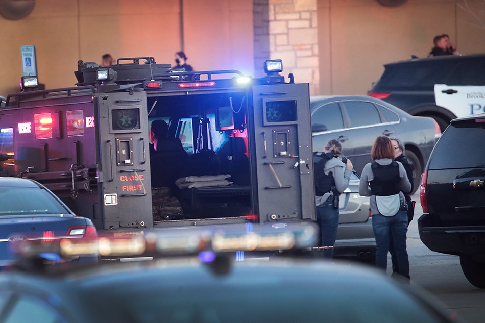 &#39;Multiple people injured&#39; in shooting at US mall: media 1
