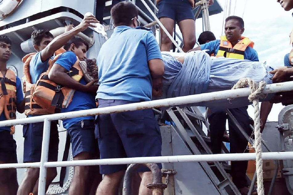 Stricken oil tanker pushed further away from Sri Lanka 1