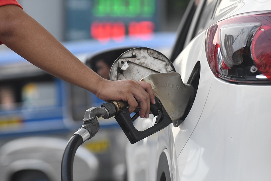 &#39;Bigtime&#39; oil price rollback sasalubong sa mga motorista sa Semana Santa 1