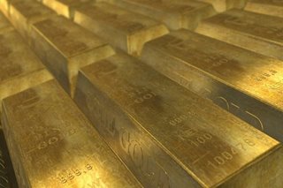Gold hits record high on haven demand as markets rally sputters