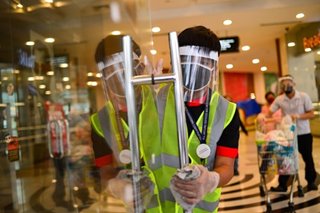 Wearing of face shields required in malls, commercial establishments: Malacañang