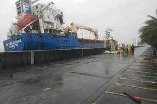 Cargo vessel sumadsad sa seawall ng SM Mall of Asia