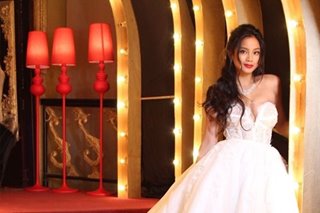 IN PHOTOS: Ylona goes glam in 1950s-themed debut