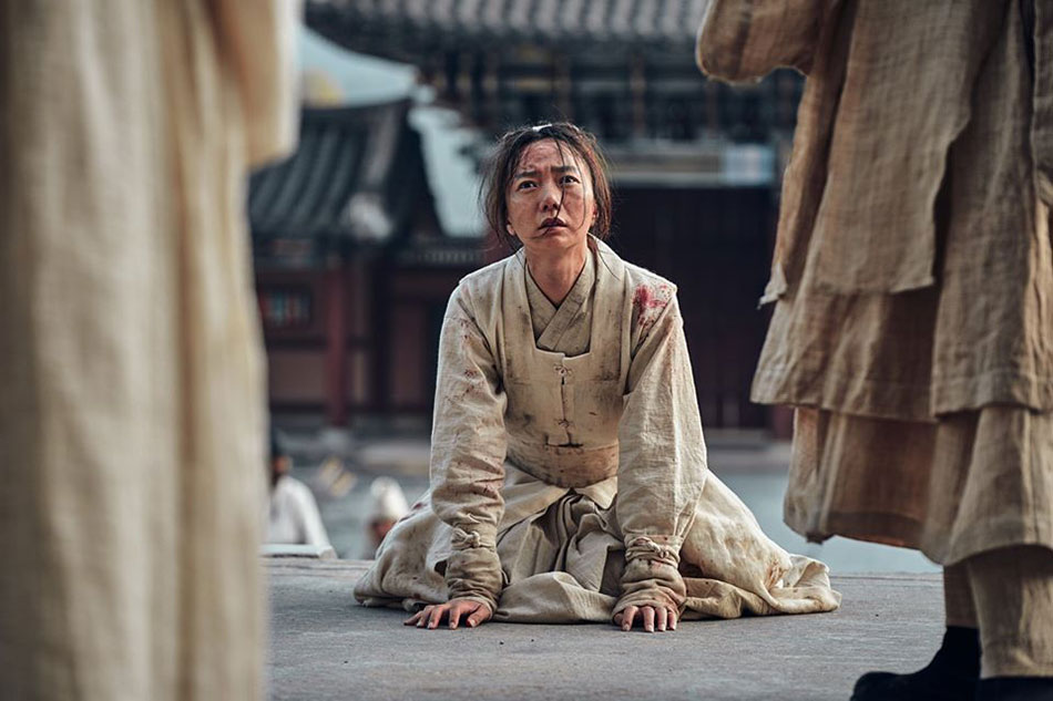 Bae Doona returns to ‘Kingdom’ as Seo-bi, the physician whose goal was to learn more about the zombie infection that hit Joseon and find a cure for it. Photo from Netflix