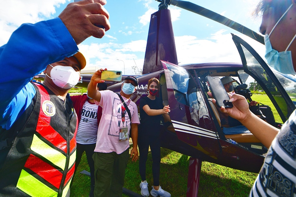 LOOK: Ivana Alawi visits Cagayan to bring aid to typhoon victims 1